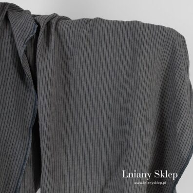 Prany len w ciemne cienkie paski.