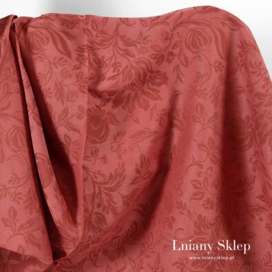 Czerwony żakard w kwiaty.