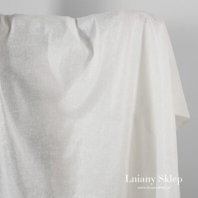 Biały len o srebrzystym połysku.