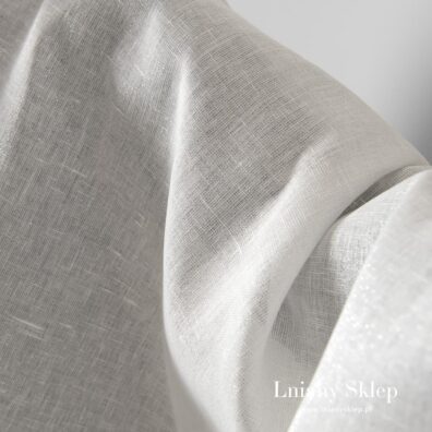 Mlecznobiały len o srebrzystym połysku.