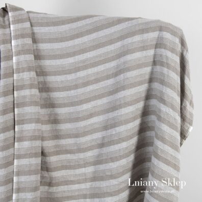 Prany len w paski białe i szare.