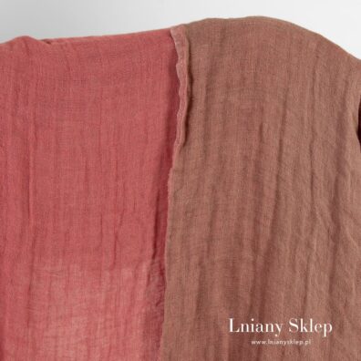 Różowa i brązowe strony tkaniny dwustronnej, dwuwarstwowej.