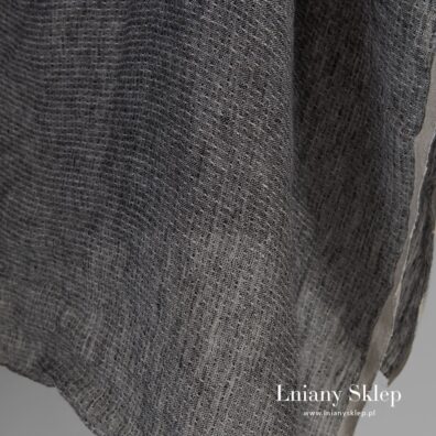 Prześwitująca tkanina na firanki i szaliczki.