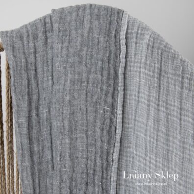 Dwustronny pled z pranego lnu 100%.