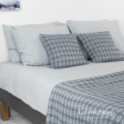 Komplet pościeli z pranej tkaniny lniano - bawełnianej.