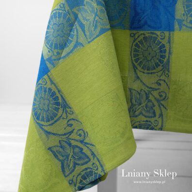 Wytkany w roślinny wzór.