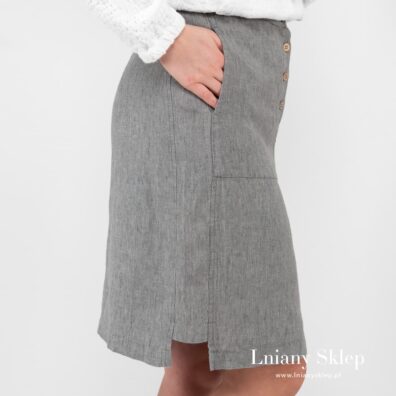 Na bokach - rozporki.