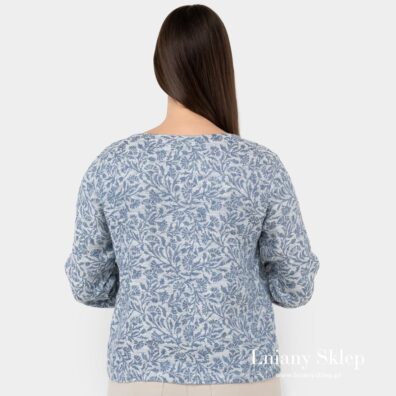 Niebieska żakardowa bluzka. Widok z tyłu.