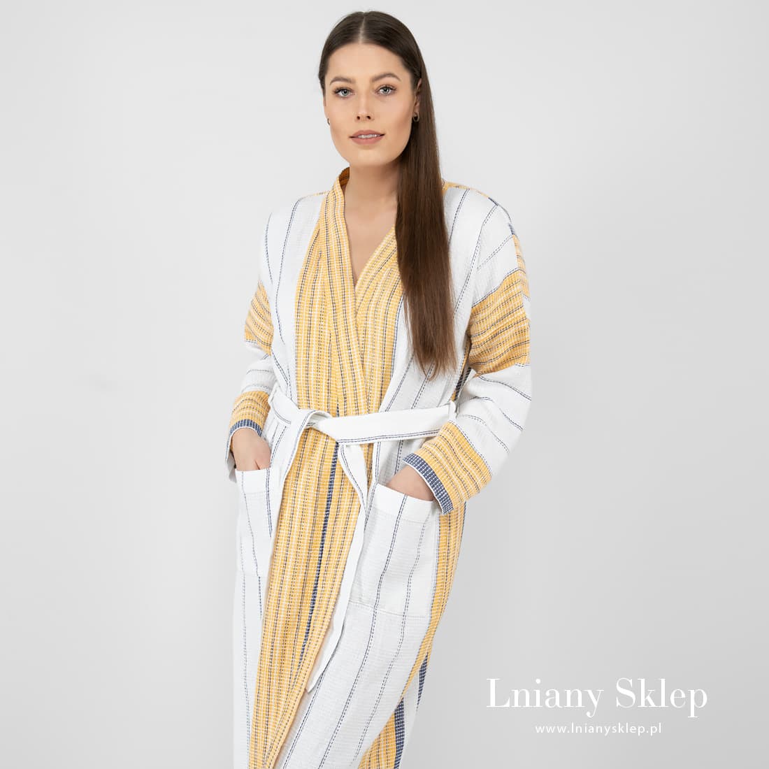 Szlafrok z pranego waflowego lnu 100%.