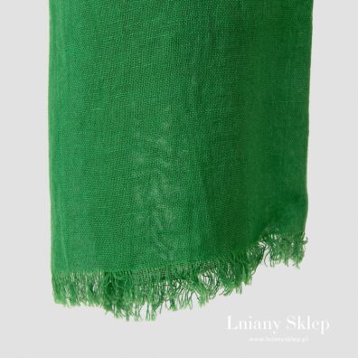 Mięciutki, ozdobiony strzępionyymi frędzelkami szalik.