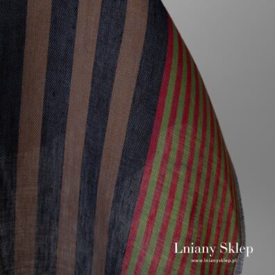 Wytkana splotem skośnym.