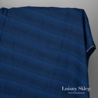 Szeroki niebieski w pasy len prany.