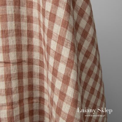 Tkanina wytkana z przędzy niebawrionej i o kolorze gliny.