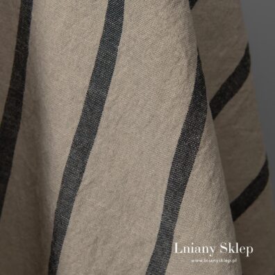 Piaskowo - czarna prana tkanina w pasy.