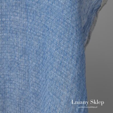 Niebieska prana tkanina na szaliki, zasłony i in.