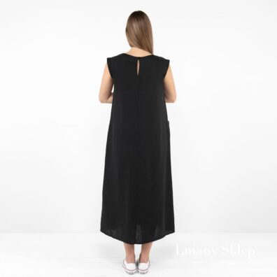 Czarna sukienka. Widok z tyłu.