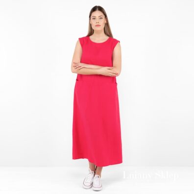 Cyklamenowa sukienka bez rękawów.