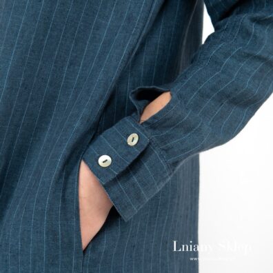 Granatowa sukienka. Kieszenie z boku.