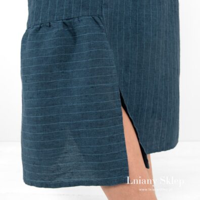 Granatowa sukienka. Rozporki z boków.