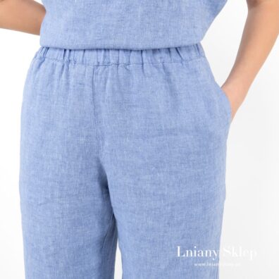 Niebieskie spodnie. Gumka w talii.