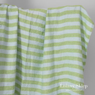 Len prany w paski niebieskie i zielone.
