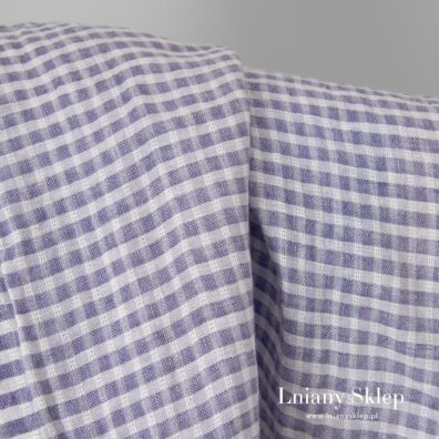 Tkanina wytkana gęściej i rzadziej w krateczkę.