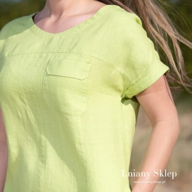 Zielona sukienka. Z przodu - kieszeń.
