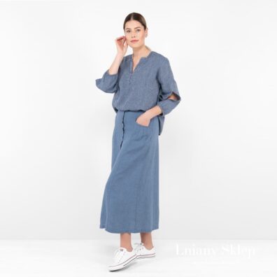 Niebieska spódnica z pranej tkaniny lnianej.