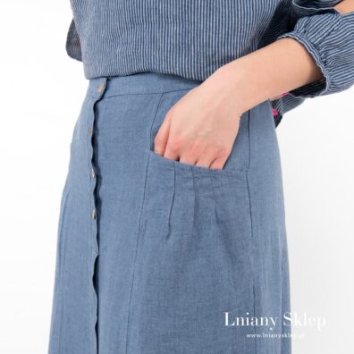 Niebieska spódnica. Kieszenie z zakładkami.