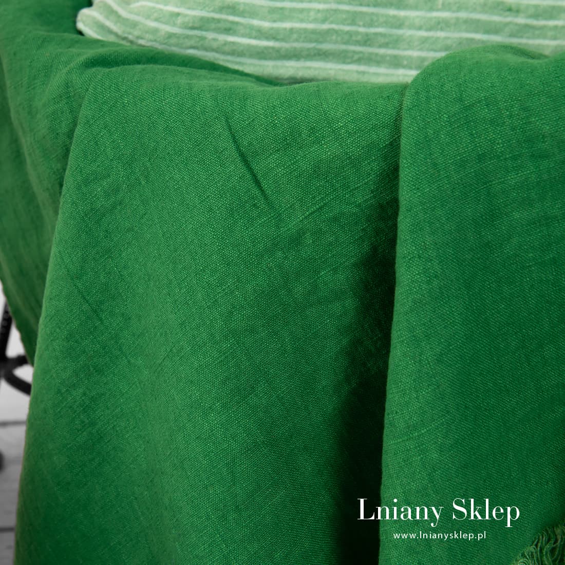 Pled z gładko wytkanej dekatyzowanej tkaniny.