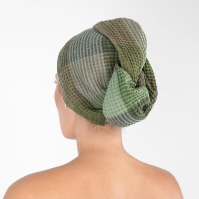 Mięciutka, wygodna, twarzowa czapeczka.