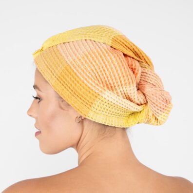 Mięciutka, wygodna, twarzowa czapeczka.