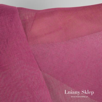 Rzadko tkany różowy len.