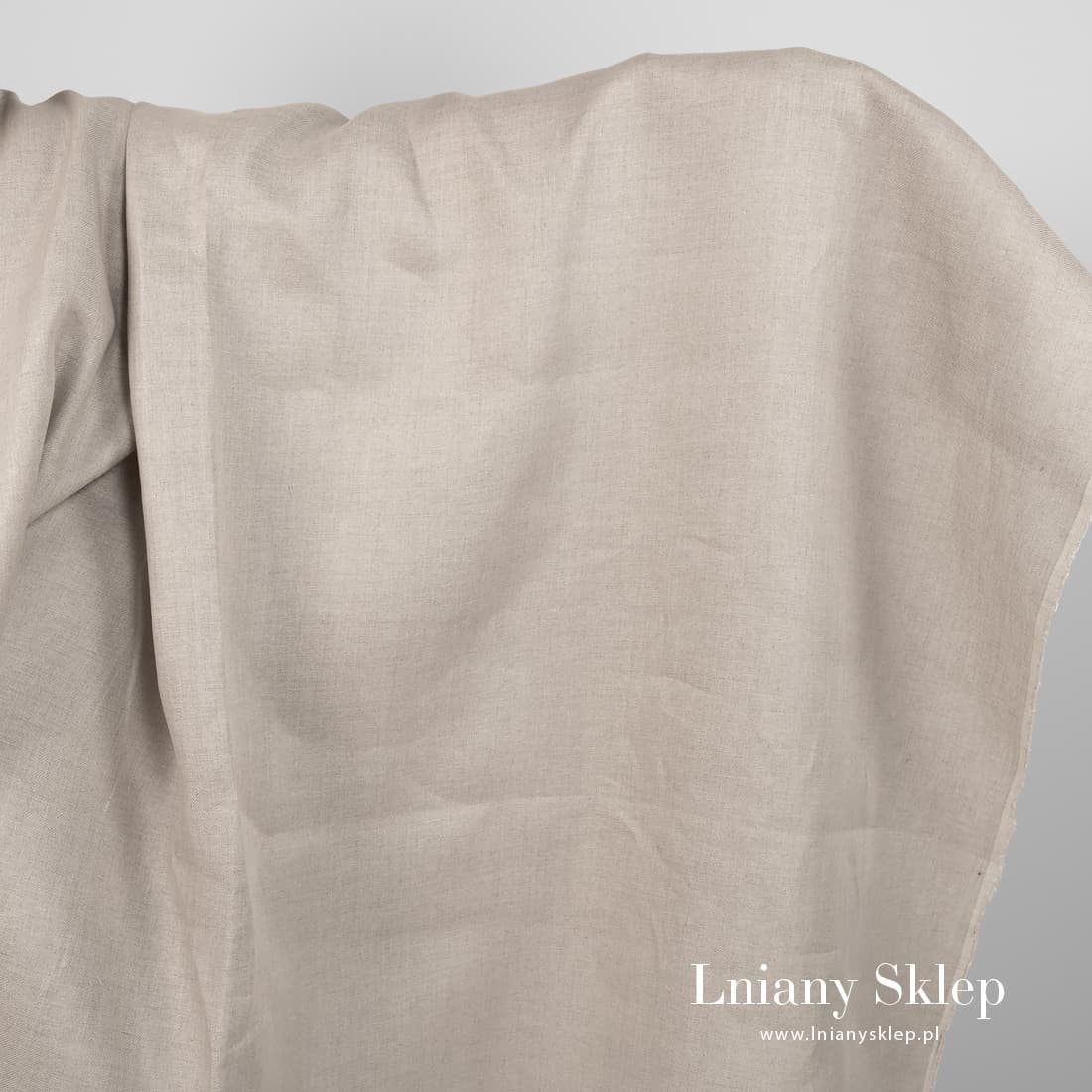 Niebarwiony len wytkany splotem skośnym.