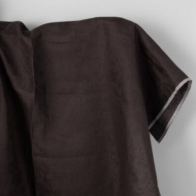 Brązowy żakardowy len w kwiaty