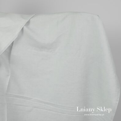 Niebieskawa tkanina wytkana splotem skośnym.