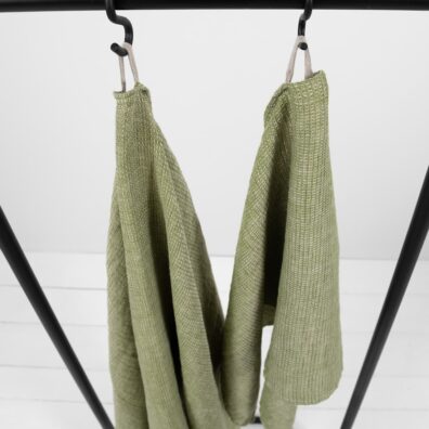 Wyposażony w pętelkę zawieszkę.