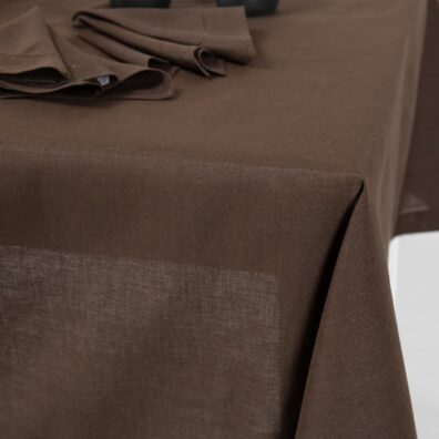 Gładko wytkany obrus.