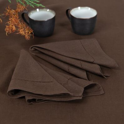 Lniano- bawełniana brązowa serwetka.