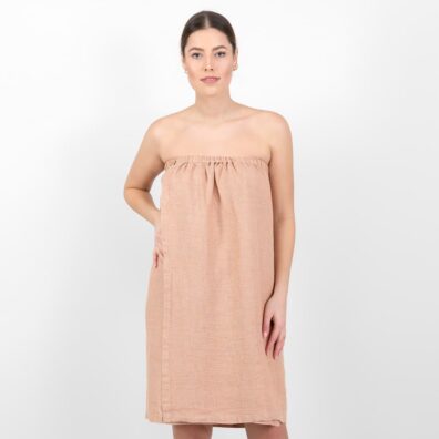 Lniany naturalny ręcznik -spódniczka zapinany nad piersią na guzik.