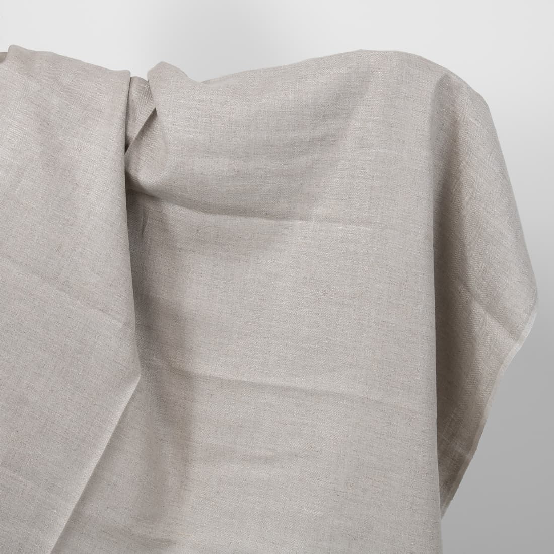 Tkanina niebarwiona wytkana w jodełkę.