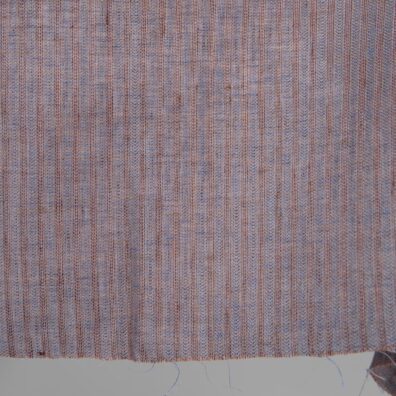 Tkanina wytkana z brązowej, niebieskiej i szarej przędzy.