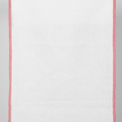 Tkanina ścierkowa biała z czerwonym brzegiem.