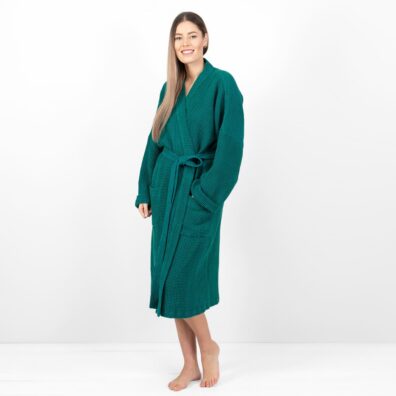 Szmaragdowy szlafrok z kieszeniami.