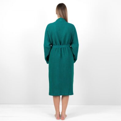 Szmaragdowy szlafrok. Widok z tyłu.