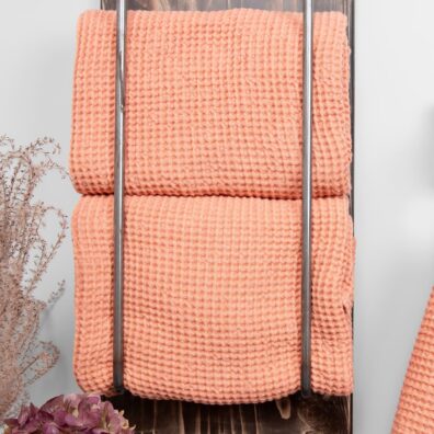 Brzoskwiniowe ręczniki. Kilka rozmiarów.