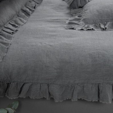 Komplet szarej pościeli z dekatyzowanego lnu 100%.