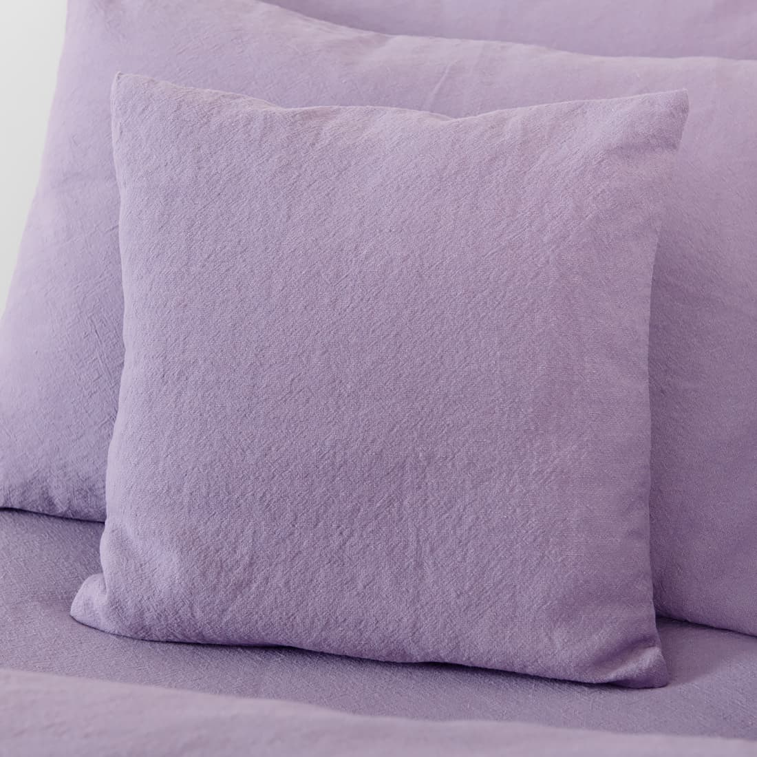 Liliowa poszewka na poduszkę ROYAL.