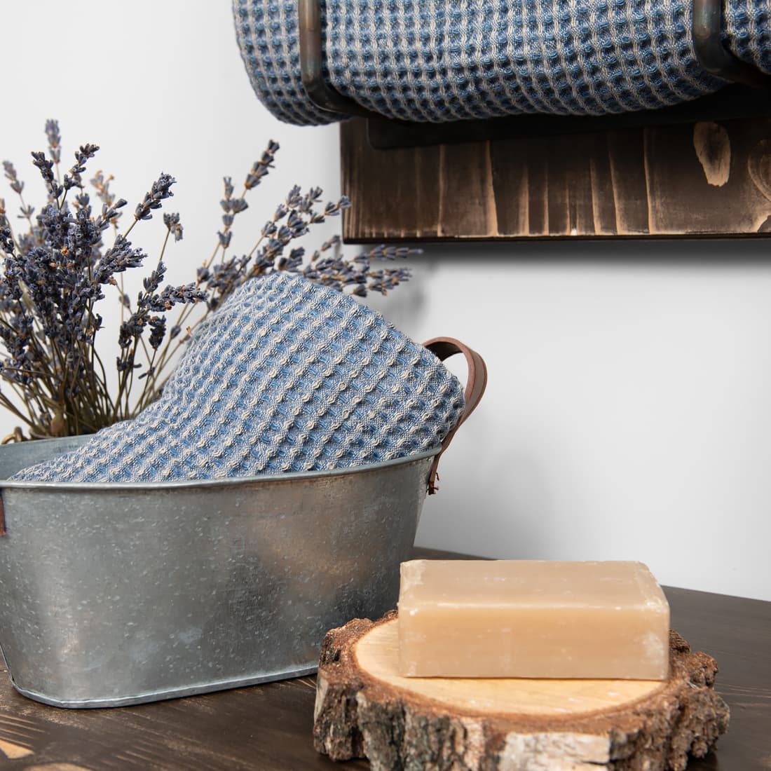 Ręcznik ze lnu i bawełny świetnie wchłania wilgoć, szybko schnie.