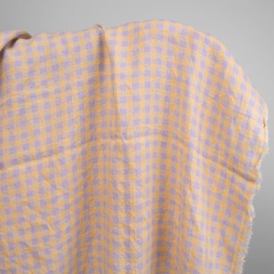 Len w liliową i żółtą w brąz kratkę na odzież i tekstylia domowe.